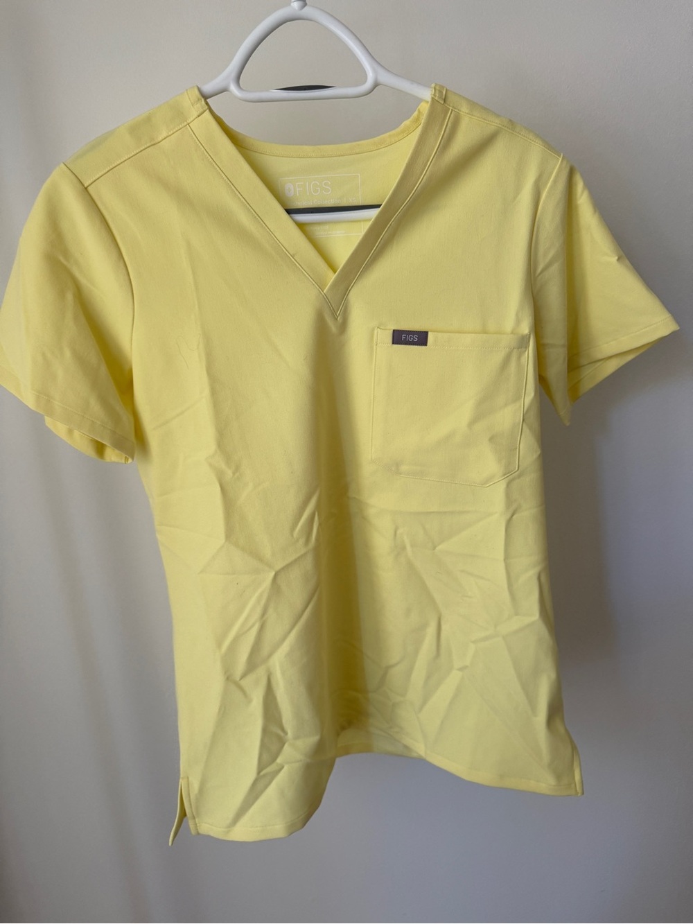 Find scrub top XS yellow